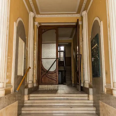 Historic Building Port Side Near Arena 3xac Nets Daire